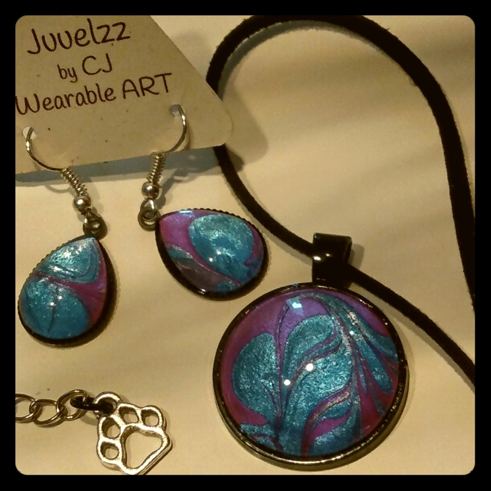 Jewlery necklace and earrings